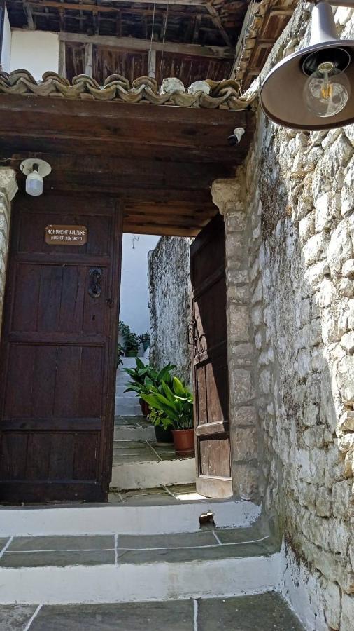 Maro'S Guesthouse Berat Exterior photo